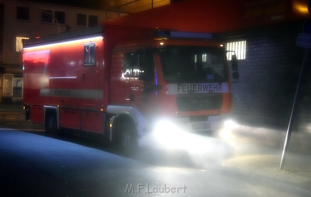 Feuer Papp Presscontainer Koeln Hoehenberg Bochumerstr P130.JPG - Miklos Laubert